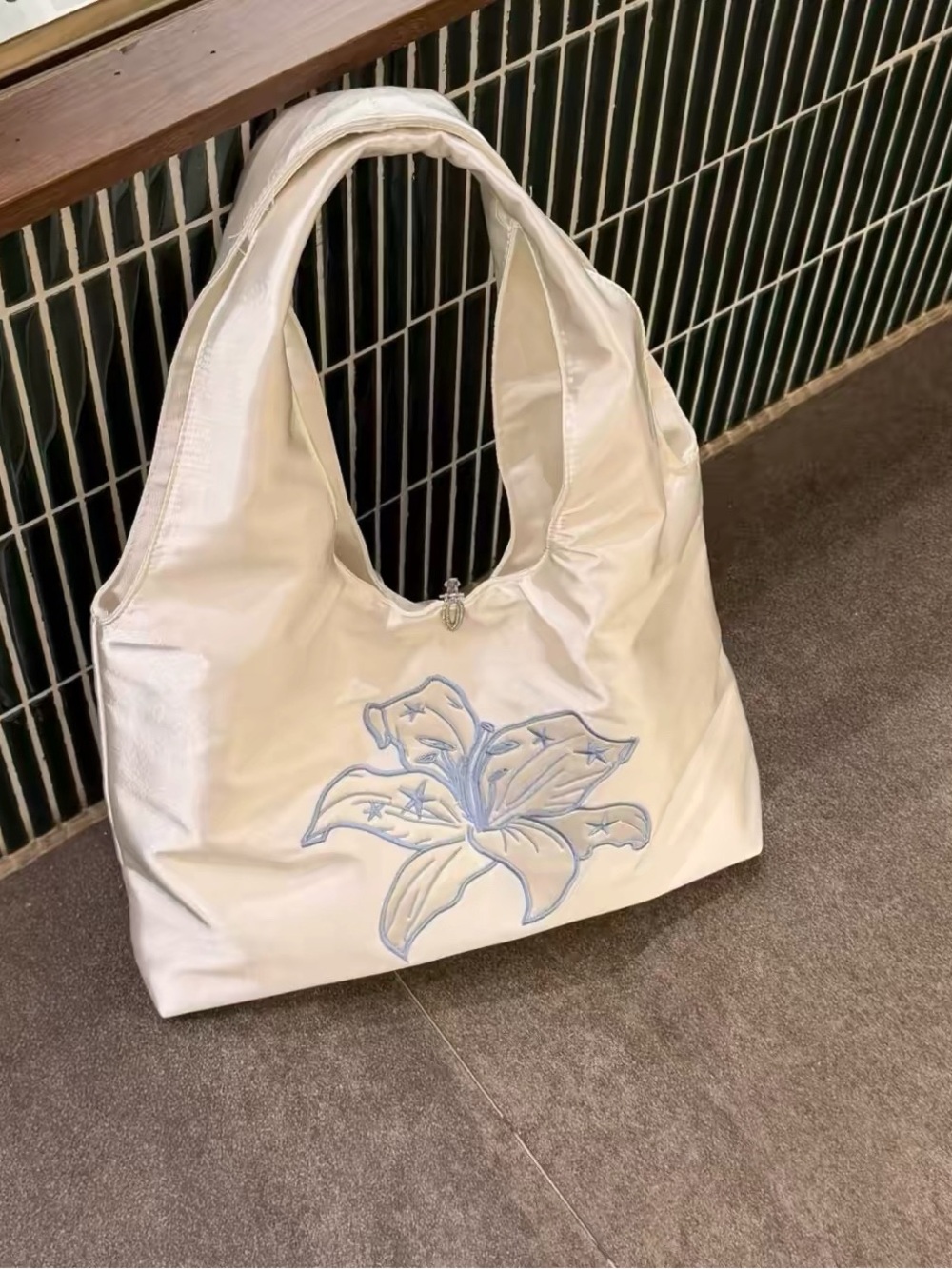 NWT Cream Silk Like Floral Embroidered Shoulder Bag